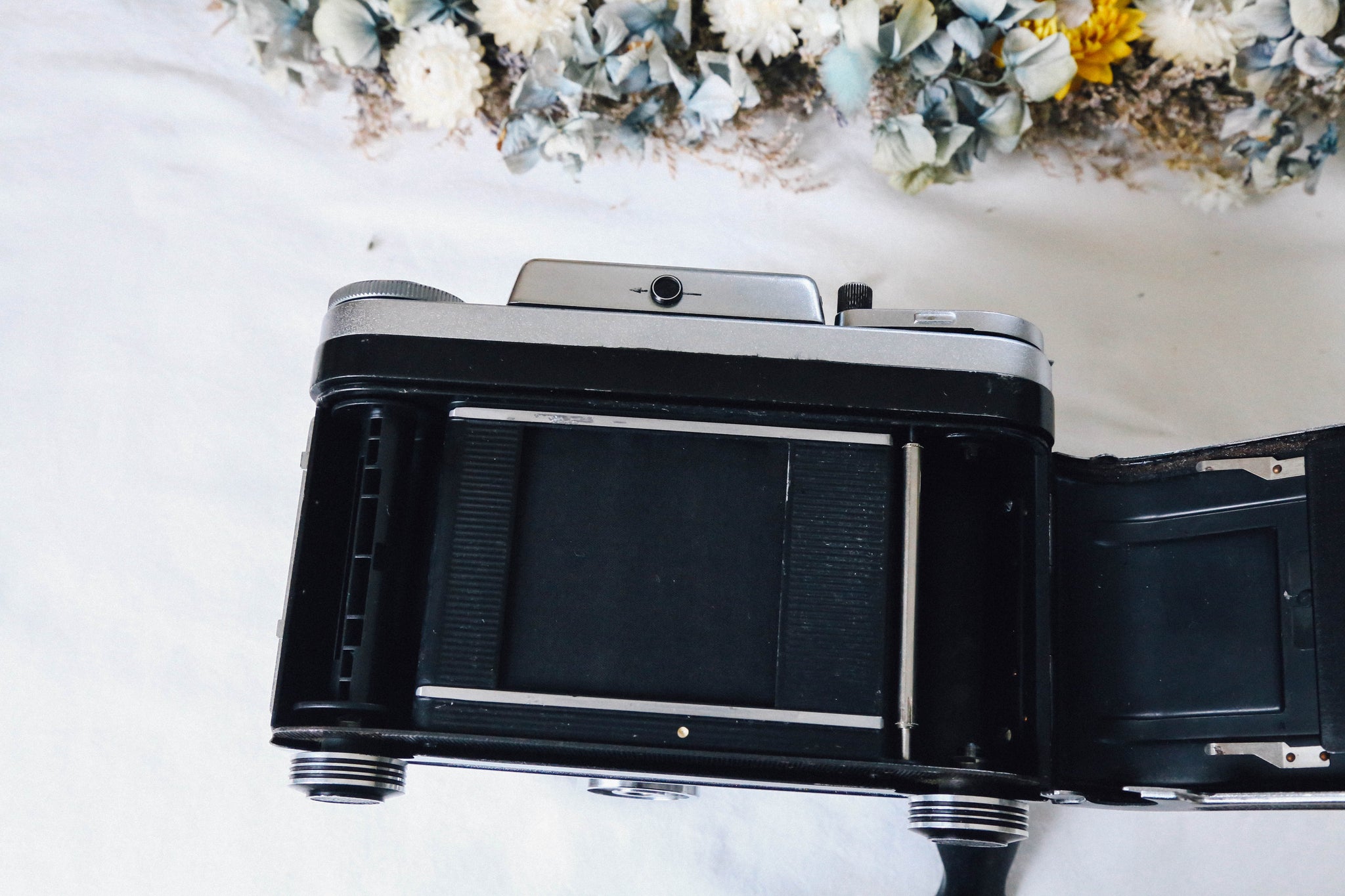 PENTACON SIX TL【完動品】中判カメラ・貴重なストラップ付きのケース