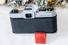 Load image into Gallery viewer, PENTAX SP(SV)【完動品】フィルム一眼レフカメラ&amp;明るいタクマーレンズ付き❗️
