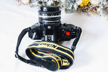 Load image into Gallery viewer, Nikon EM &amp; 50mmF1.8 薄型のパンケーキレンズ付き🥞【完動品】
