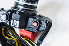 Load image into Gallery viewer, Nikon EM &amp; 50mmF1.8 薄型のパンケーキレンズ付き🥞【完動品】
