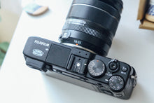 Load image into Gallery viewer, FUJIFILM XE-2 with bright zoom lens [In perfect working condition] [Live-action photo taken❗️] ▪️ Old compact digital camera ▪️ Digital single-lens mirrorless camera
