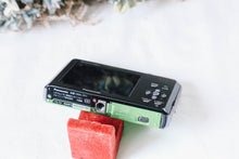 Load image into Gallery viewer, Panasonic Lumix DMC-FP1 GR🟢【希少❗️】【完動品】▪️オールドコンデジ▪️デジタルカメラ
