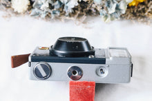 Load image into Gallery viewer, Yashica Rapide 博物館級のハーフカメラ🕰️✨　博物館級の超希少❗️　【動作品】
