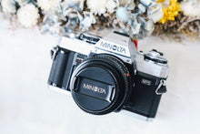 Load image into Gallery viewer, Minolta X-700 シルバーボディ❗️フラッシュ付き⚡️明るいパンケーキレンズ【完動品】🥞✨
