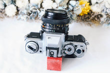 Load image into Gallery viewer, Minolta X-700 シルバーボディ❗️フラッシュ付き⚡️明るいパンケーキレンズ【完動品】🥞✨
