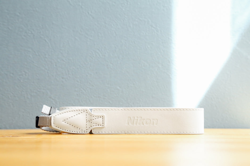 Nikon white strap [unused]