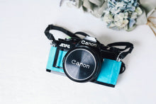 Load image into Gallery viewer, Canon AV-1 &amp; 28mmF2.8 Blue Suede fabric🛋️ 明るい広角レンズ付き❗️【完動品】
