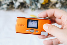 Load image into Gallery viewer, SONY Cyber-shot DSC-U20 CCD オールドコンデジ オレンジ🍊【希少❗️完動品】
