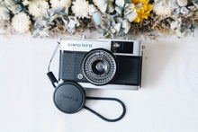 Load image into Gallery viewer, OLYMPUS TRIP35【完動品】【美品❗️】 お散歩に最適なフィルムカメラ・明るいレンズ付き🔆
