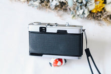 Load image into Gallery viewer, OLYMPUS TRIP35【完動品】【美品❗️】 お散歩に最適なフィルムカメラ・明るいレンズ付き🔆
