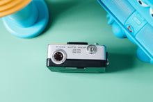 Load image into Gallery viewer, RICOH AUTO HALF SE オレンジxイルカカラー🍊🐬セルフタイマー付き 🎯ハーフカメラ【完動品・分解清掃済】
