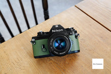Load image into Gallery viewer, Nikon EM &amp; 50mmF1.8 明るいパンケーキレンズ🥞オリーブグリーン🫒【完動品/美品✨】
