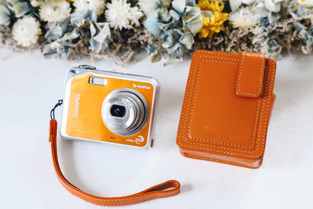 FUJIFILM FinePix V10 オレンジ【完動品/美品/希少】昭和ゲーム搭載📸✨オールドコンデジ
