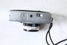 Load image into Gallery viewer, OLYMPUS PEN EED キャメル🐫【完動品】明るいF1.7レンズ・清掃済み✨
