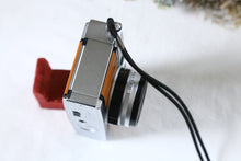 Load image into Gallery viewer, OLYMPUS PEN EED キャメル🐫【完動品】明るいF1.7レンズ・清掃済み✨
