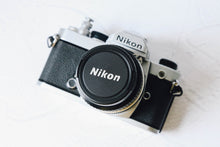Load image into Gallery viewer, Nikon FM(SV)【完動品】【希少】状態◎ 明るい単焦点レンズ付き❗️
