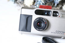 Load image into Gallery viewer, CONTAX T2 【完動品】【美品❗️】純正ハードケース&amp;データ（日付）バック(裏蓋）付き
