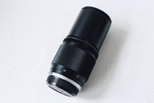 Load image into Gallery viewer, OLYMPUS E.ZUIKO 200mmF4【完動品】OM系フィルムカメラやアダプタ付けてオールドレンズに❗️
