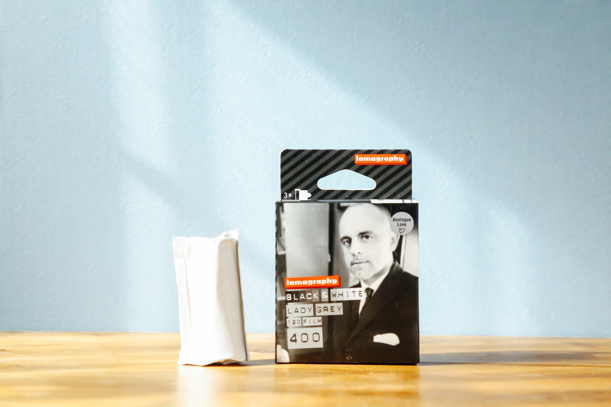 Amazon | Lomography 686 白黒フィルム 120 mm 400/120 ISO Black and White Lady Grey  - 3本パック (ブラック) | Lomography | フィルム Lomography 686 白黒フィルム 120 mm 400/120 ISO Black and White Lady Grey