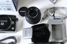 Load image into Gallery viewer, Olympus PEN mini E-PM2 ＆ 14-42mm レンズキット【完動品】美品✨ 超軽量ミラーレスデジタル一眼レフ📸初心者にも扱いやすい万能モデル🔰
