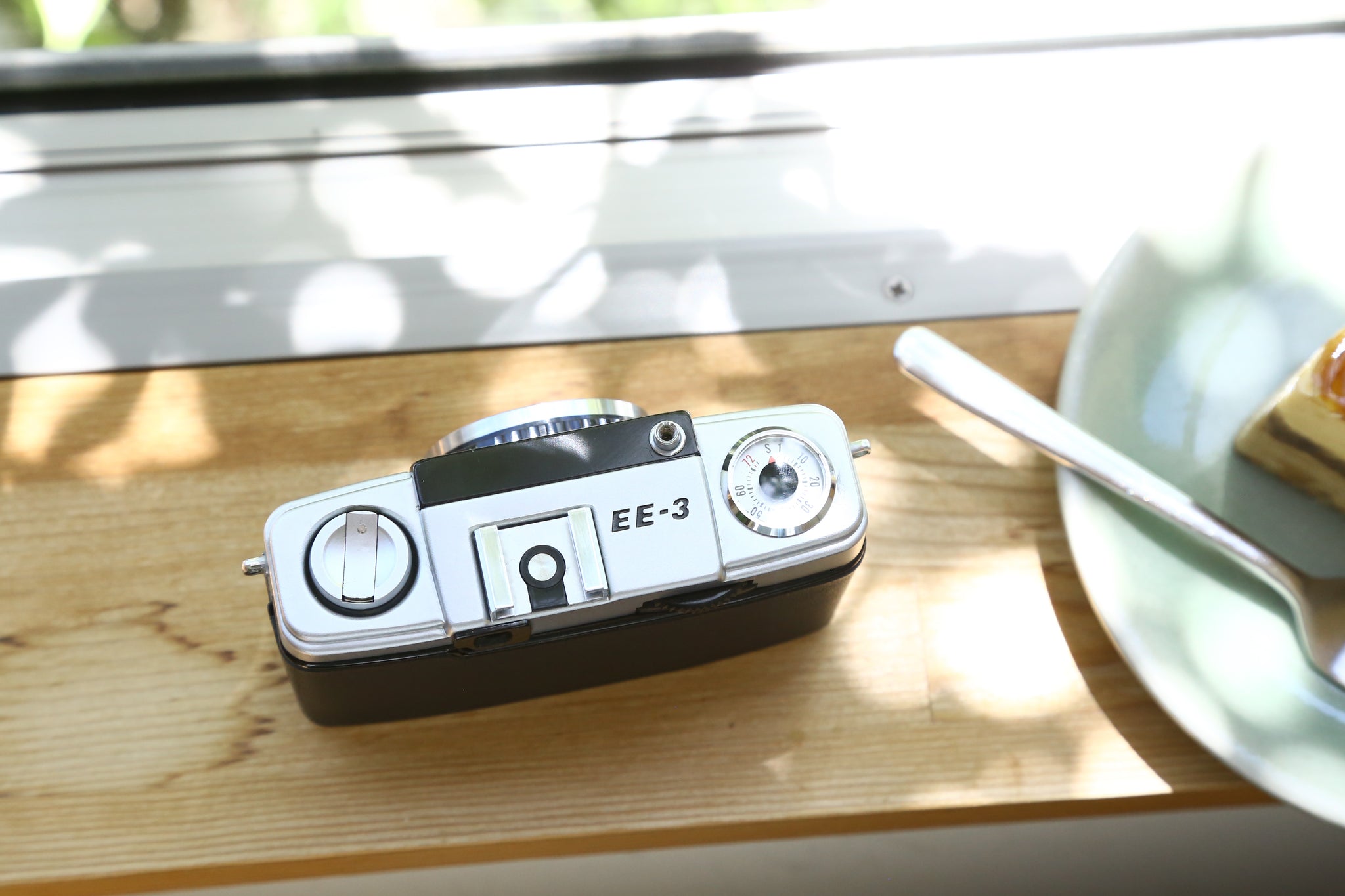 オリンパスカメラ　EE3 OLYMPUS PEN EE-3を徹底解説。作例から中古価格・使い方まで