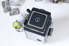 Load image into Gallery viewer, YASHICA-44 【完動品/美品✨】実写済み🎞️127mm二眼レフカメラ❗️ベスト版カメラ
