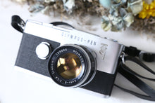 Load image into Gallery viewer, OLYMPUS PEN F 【完動品/美品✨】ハーフ一眼レフカメラ❗️レンズ40mmF1.4
