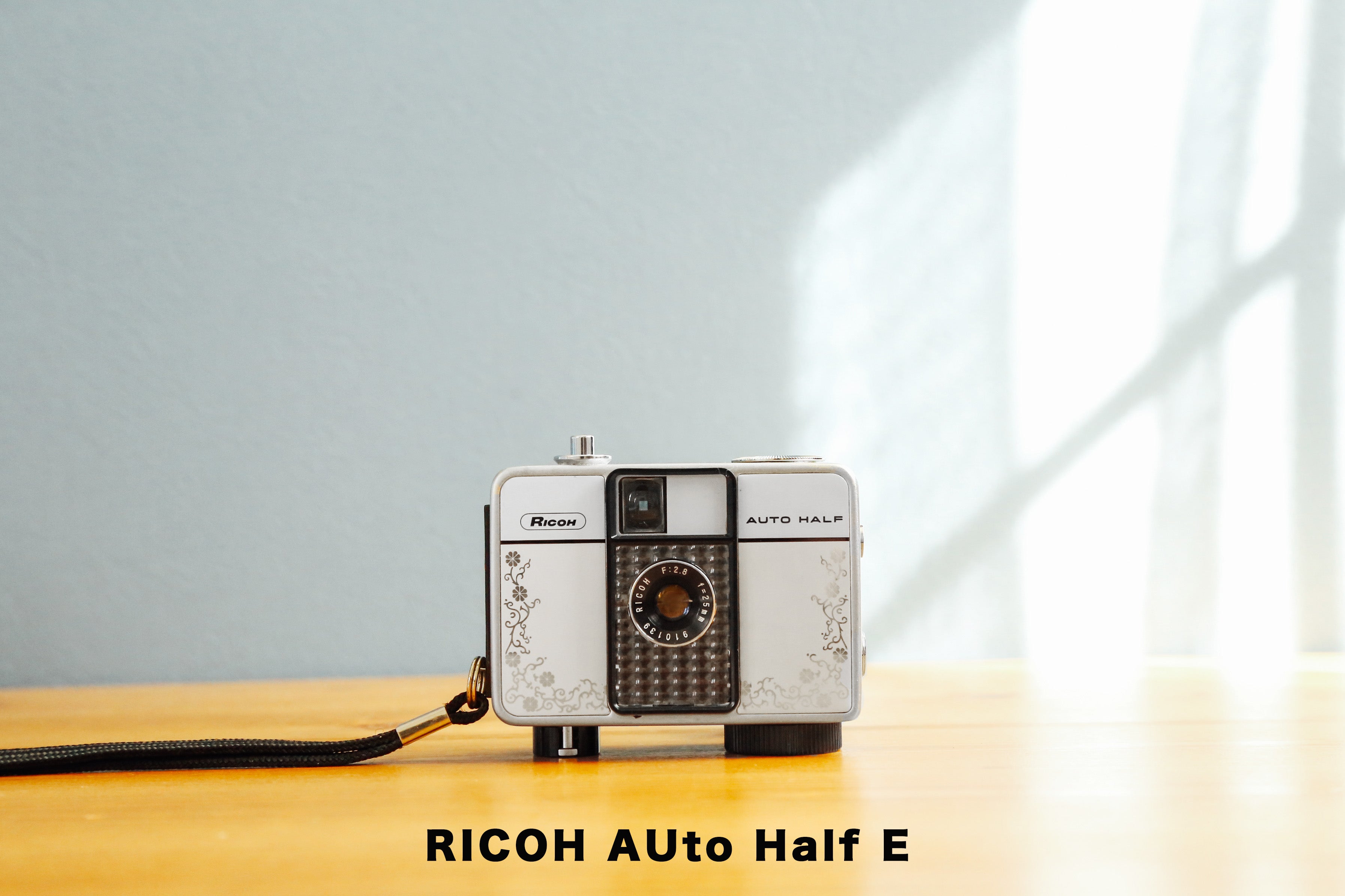 RICOH auto half E リコー オートハーフ E ハーフカメラ フイルムカメラ】ゼンマイ仕掛けでフイルム巻き上げ自動のカメラ