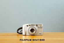 Load image into Gallery viewer, Fujifilmsilvi1600 コンパクトフィルムカメラ  Eincamera フィルムカメラ初心者
