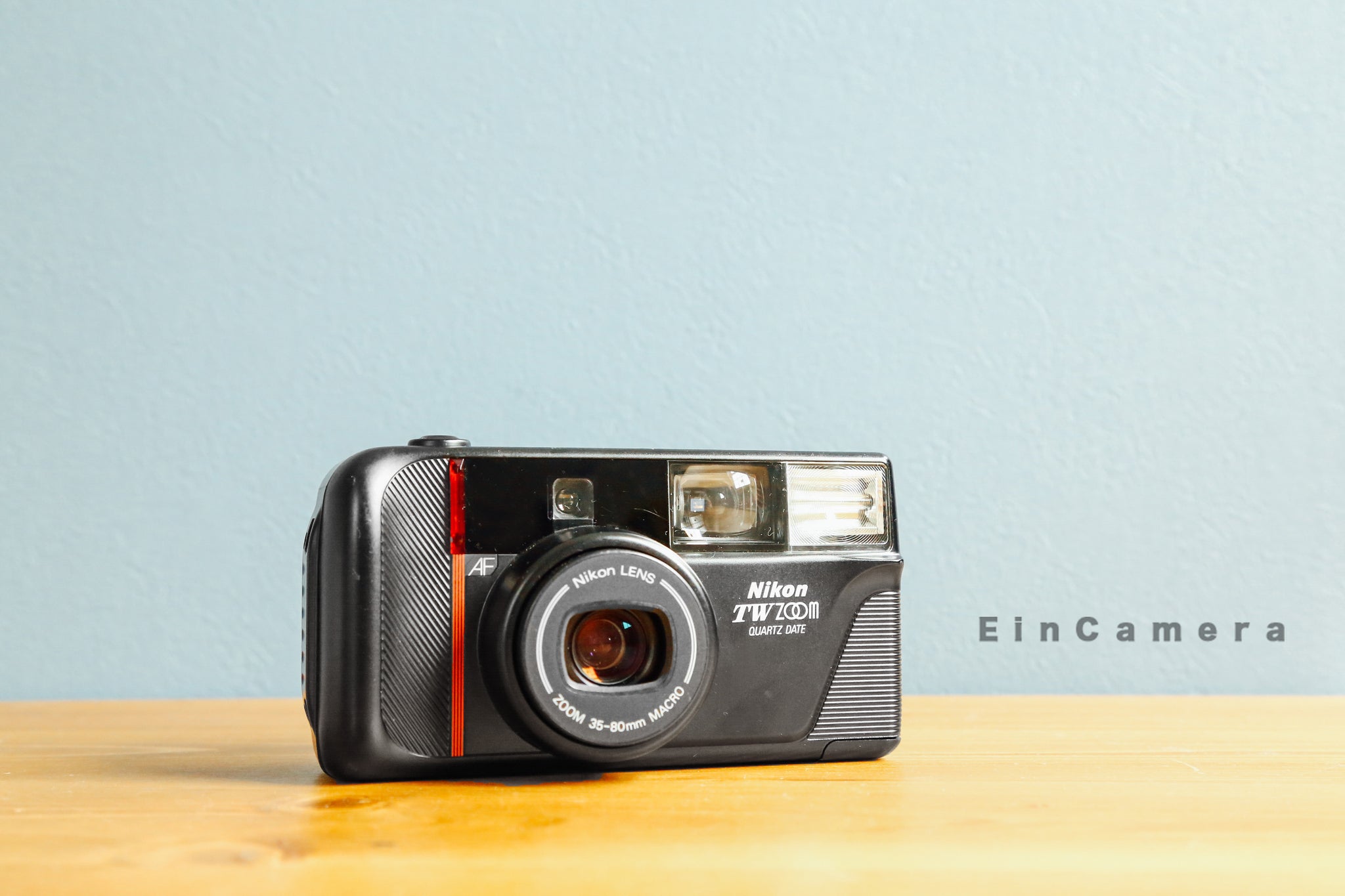Nikon TW ZOOM QUARTZDATE – Ein Camera