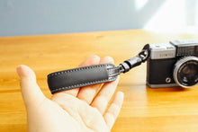 Load image into Gallery viewer, Leather hand strap black

