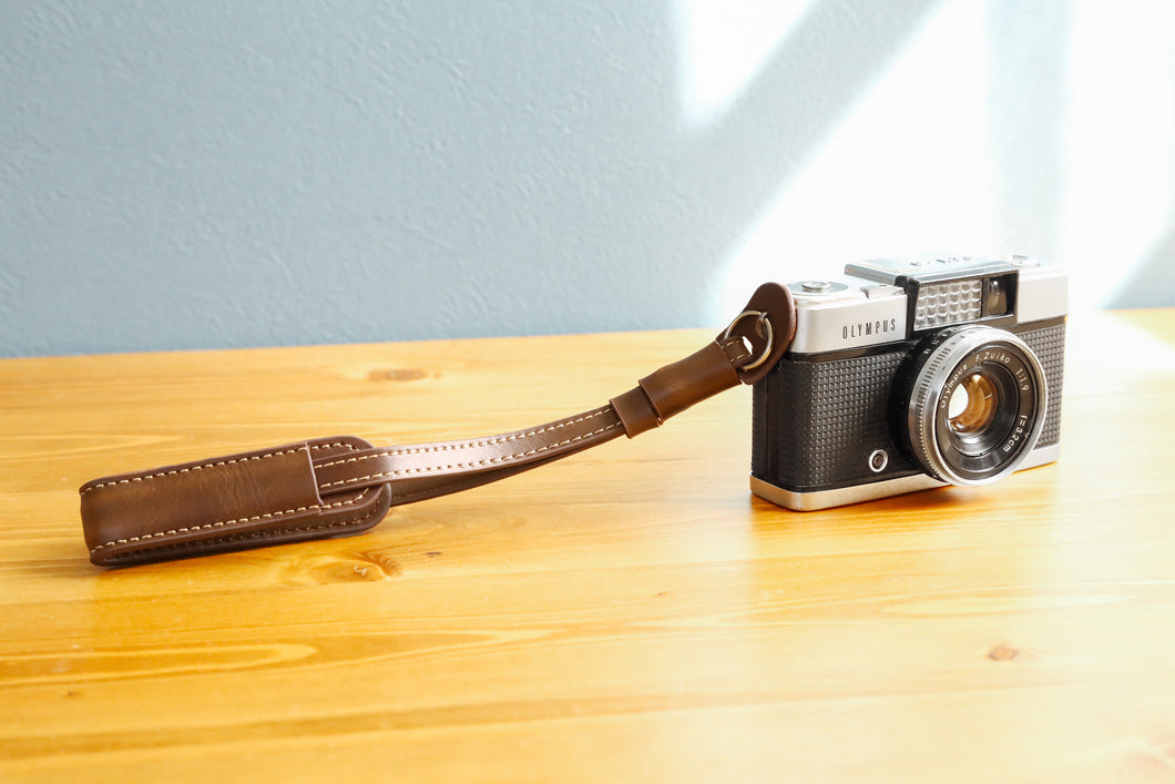 Leather hand strap brown