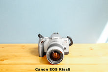 Load image into Gallery viewer, Canon EOS Kiss5 [In working order]
