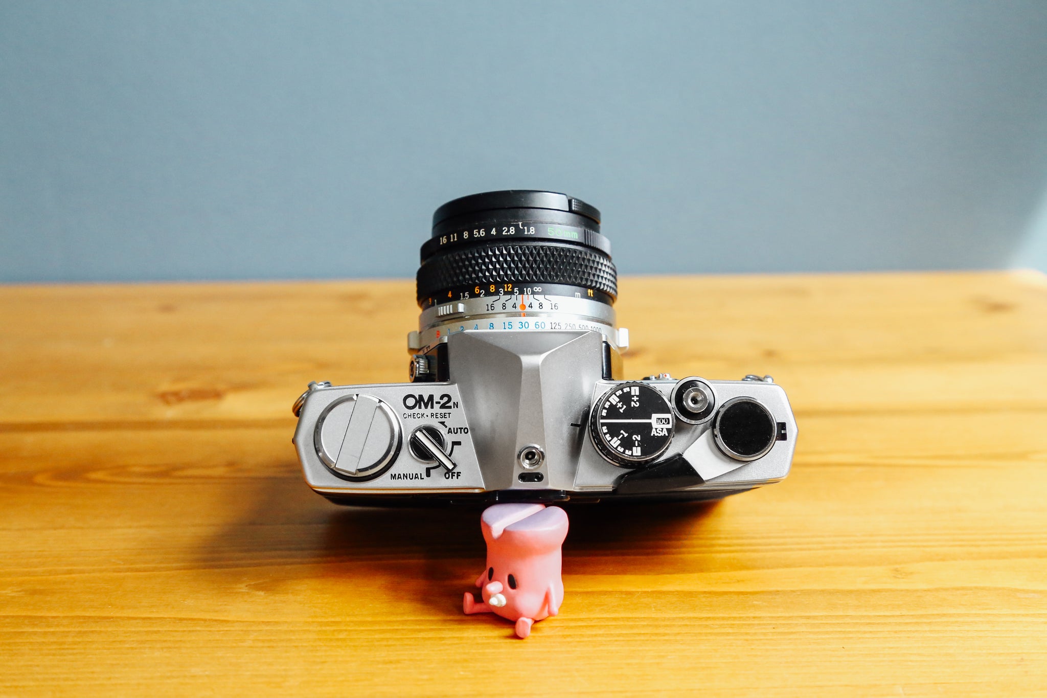 完動品 ◉ Olympus OM-2N  単焦点レンズ付き フィルムカメラ OLYMPUS OM-2N(オリンパス) - 中古カメラ・レンズ買取の専門店