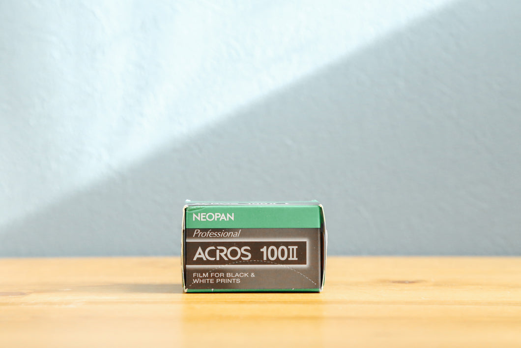 FUJIFILM ACROS100II (35mmフィルム)モノクロ 36枚撮り　期限切れ