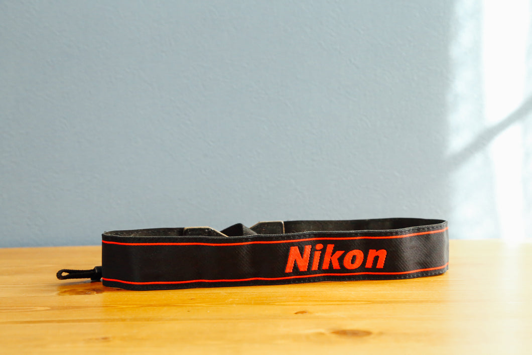 Nikon strap red line
