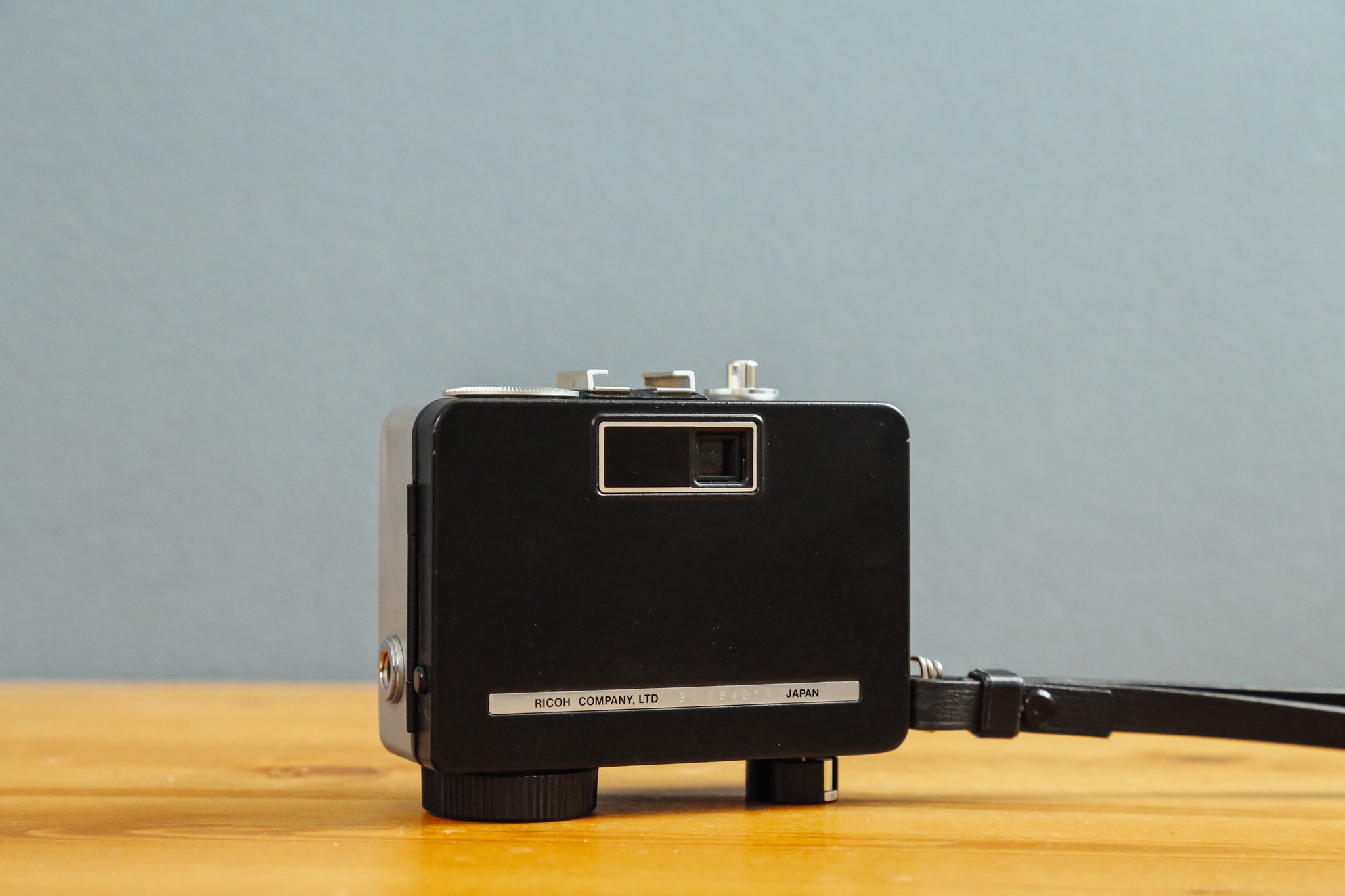 RICOH AUTO HALF E2 波柄🌊【レア❗️】【完動品】ハーフカメラ – Ein