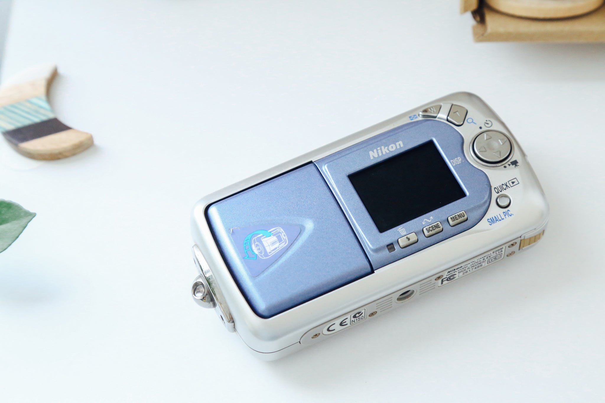 Nikon COOLPIX2500【完動品】 – Ein Camera