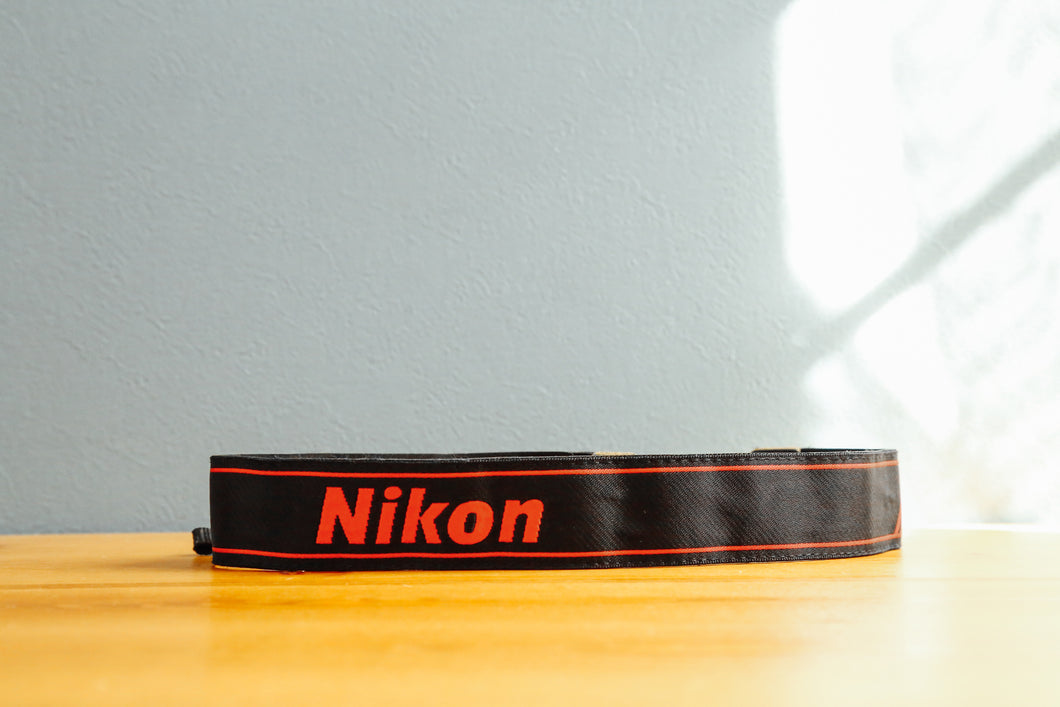 Nikon ストラップ　ブラックxレッド　ヴィンテージ