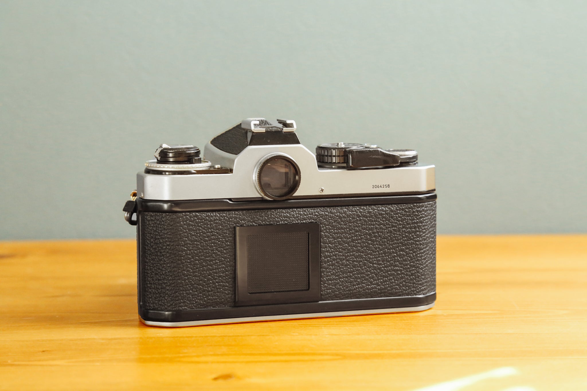 Nikon FE2【完動品】 – Ein Camera