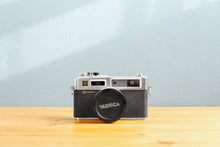 Load image into Gallery viewer, Yashica Electro 35 [In working order]
