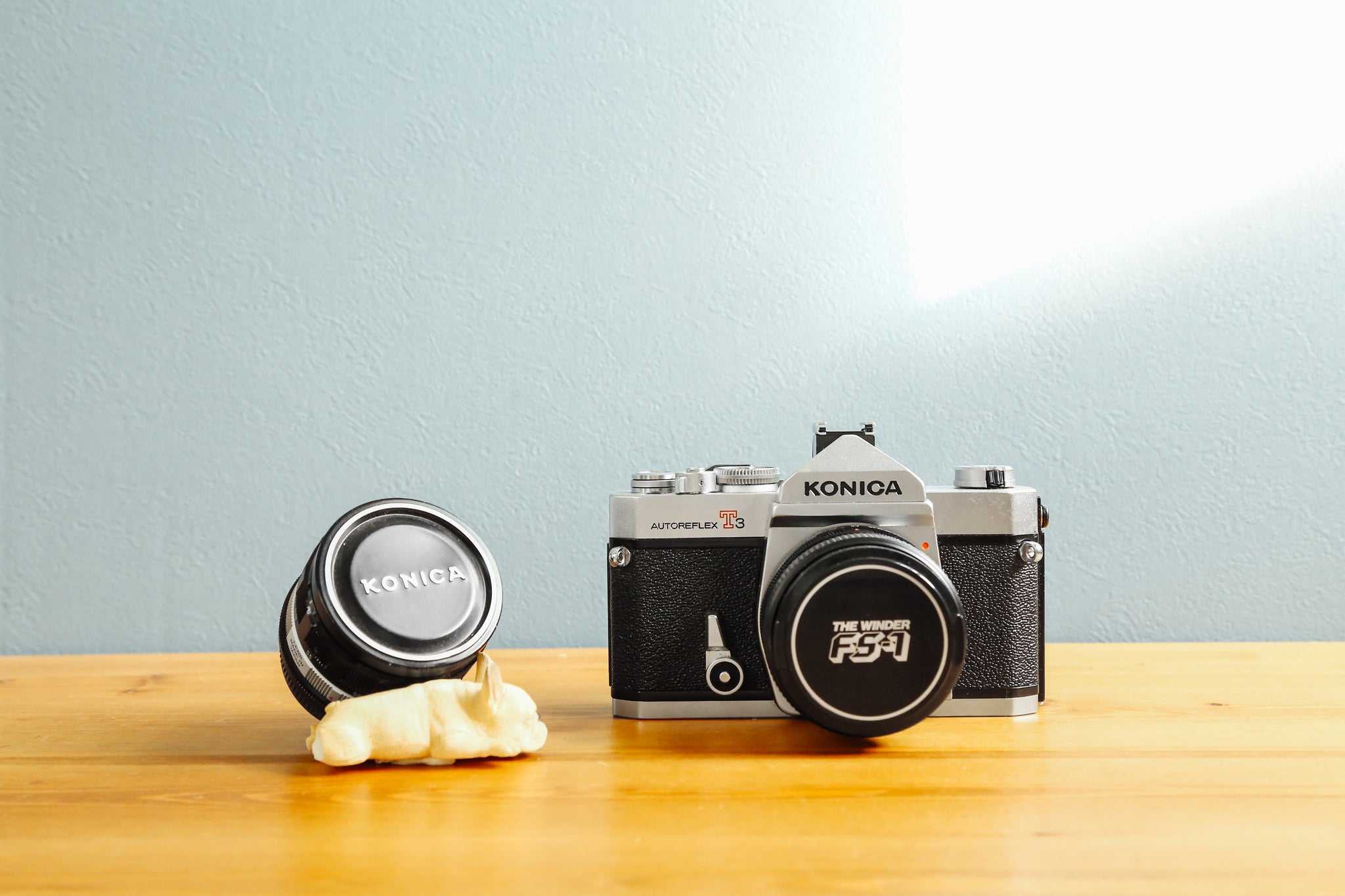 KONICA AUTOREFLEX T3 フィルムカメラ　ストロボ KONICA AUTOREFLEX T3 フィルムカメラ ストロボ（Konica