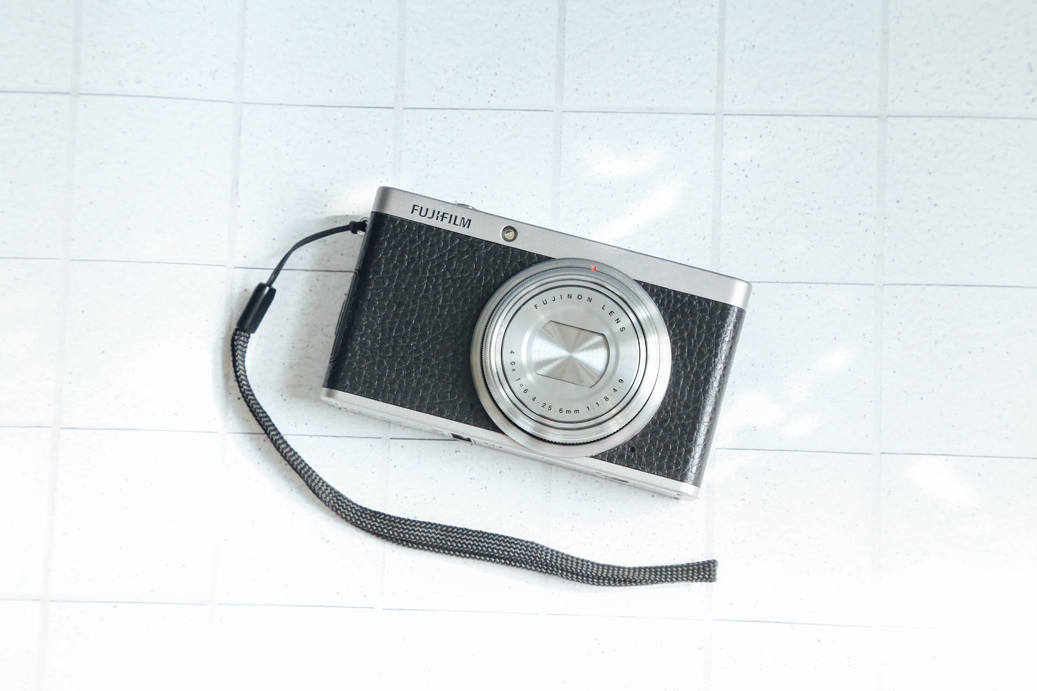 富士フイルム XF1 デジタルカメラ