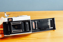 Load image into Gallery viewer, KONICA C35 [In working order]
