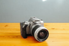 Load image into Gallery viewer, Canon EOS Kiss7 [In working order]
